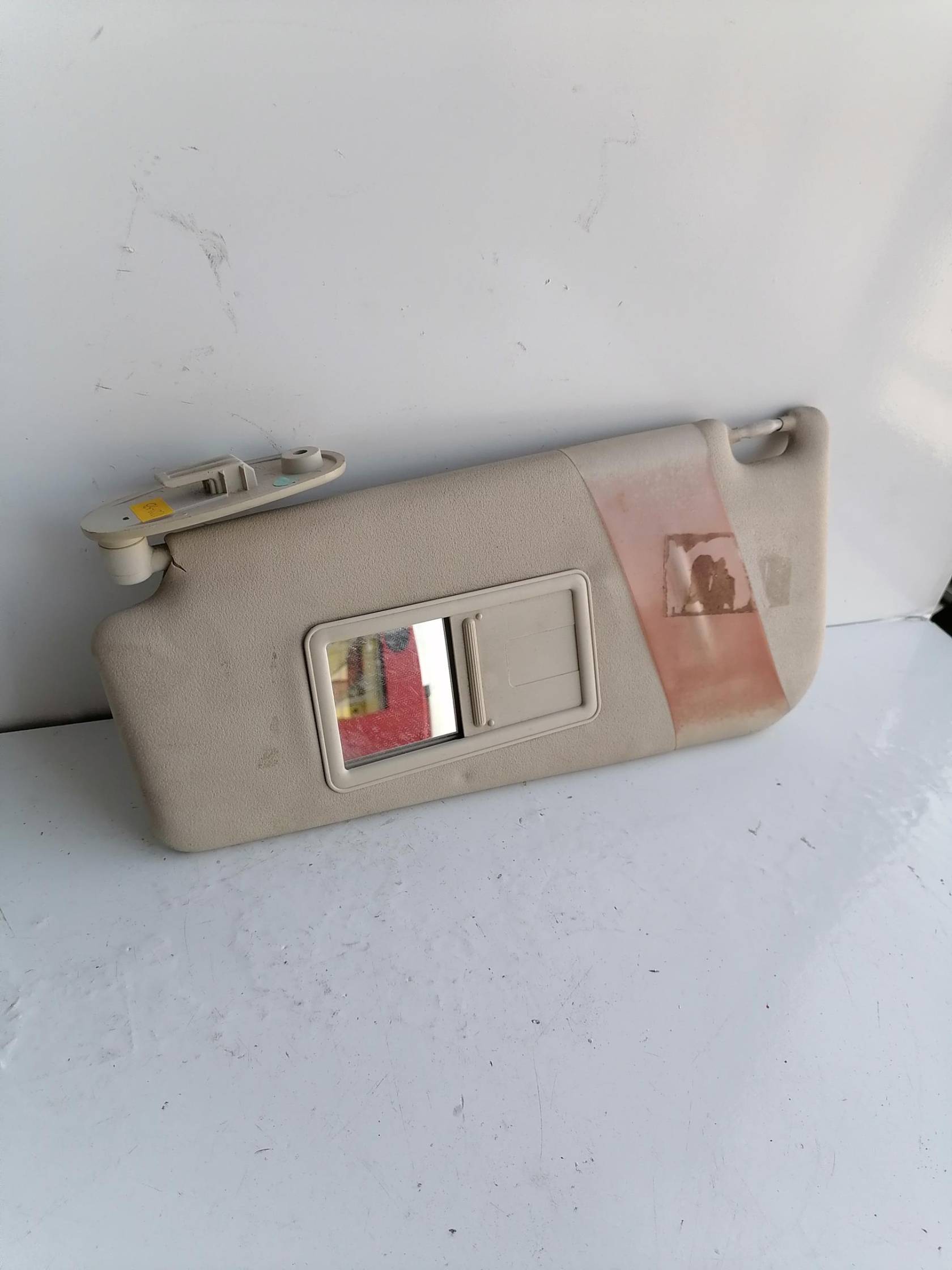 Aletta parasole parabrezza dx.